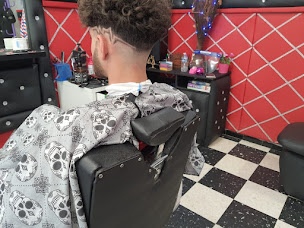 Photo n°19 de Coiffeur à domicile Moussa💈 à Châteaurenard (Salon de coiffure)