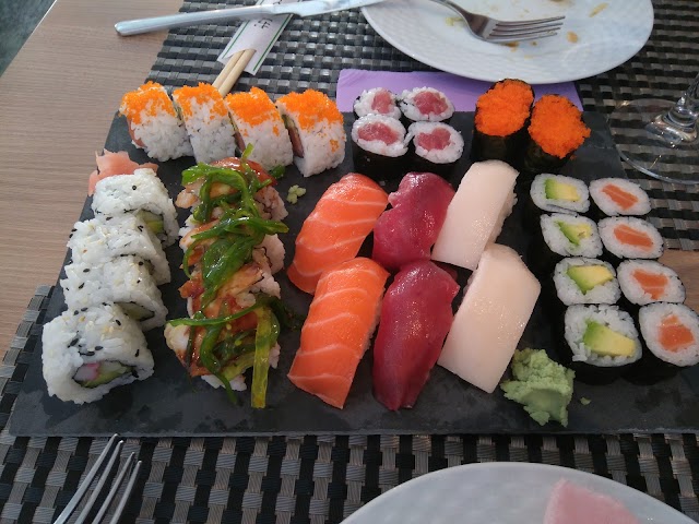 Colala Noodles & Sushi