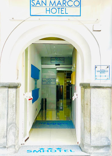 Luggage Storage Municipio Napoli - Thumbnail