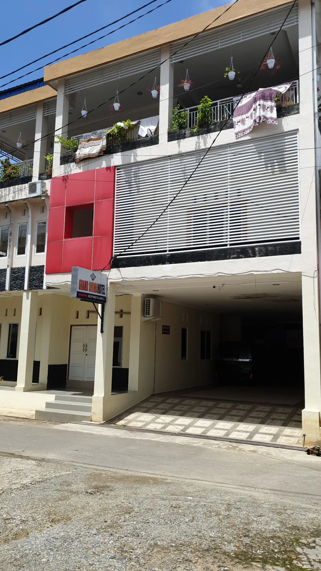 RedDoorz Syariah Near Lapangan Dwiwarna Barabai