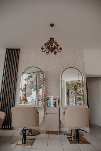 Maryam Beauty hairdresser