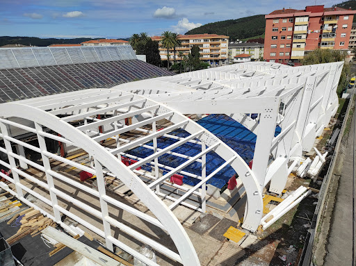 Piscina y gimnasio municipal RENEDO