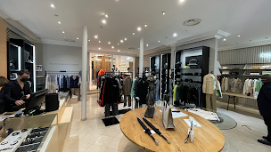 Photo n°22 de LOTHAIRE Bordeaux | Costumes mariage | Mode Homme à Bordeaux (Magasin de chaussures)