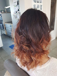 Photo n°21 de Sarah Coiffeuse Styliste Visagiste / Salon privé à Espenel (Salon de coiffure)