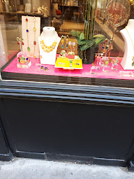 Photo n°2 de PHILIPPE FERRANDIS BOUTIQUE • Bonaparte à Paris (Boutique d'articles de mariage)