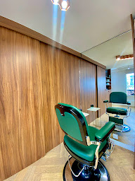 Photo n°4 de KARE Hair stylist à Paris (Salon de coiffure)