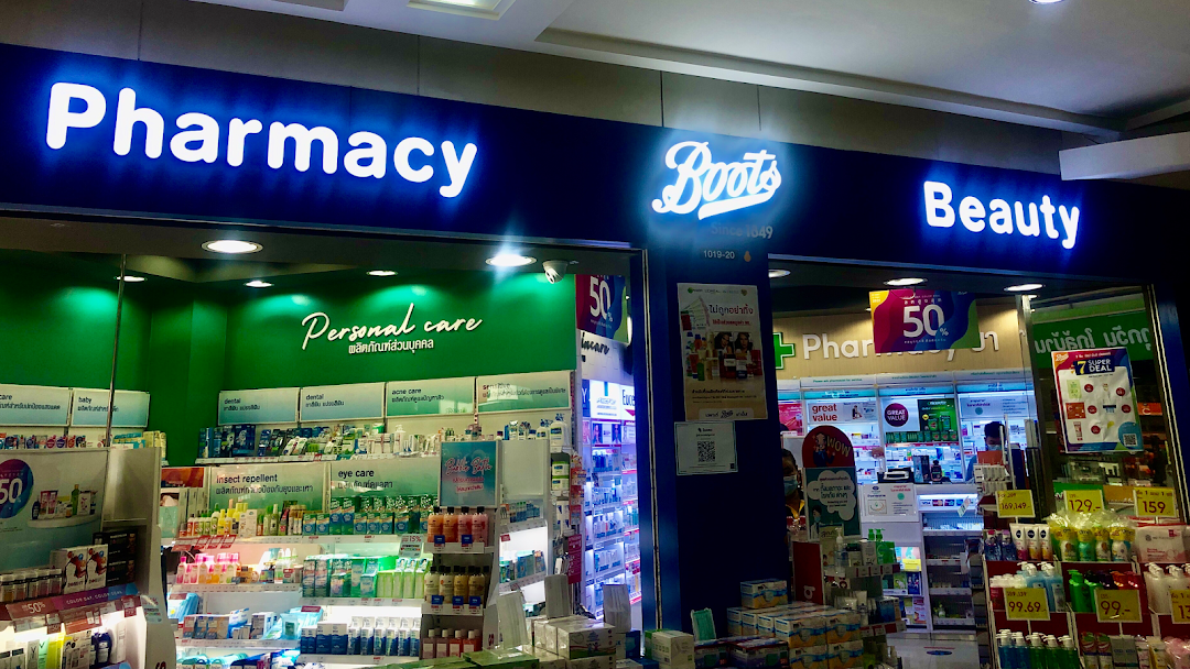 Boots สาขา Fortune Tower Pharmacy in ฟอร์จูนทาวน์ เขตดินแดง