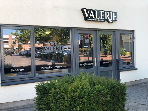 Valerie Kledingreparatie Stomerij Schoenmakerij Schoenreparatie Sleutelservice Naamplaatjes Scherpenzeel Renswoude - Thumbnail