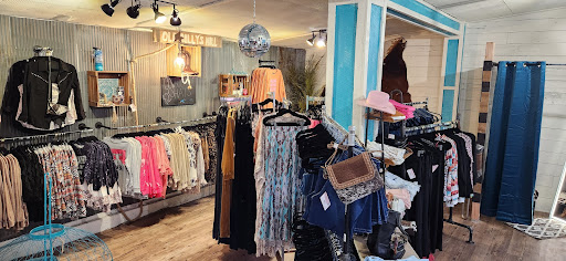 Tinky Rooster Boutique Gallery - United States