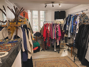 Photo n°8 de La boutique au-delà de la forêt à Barjols (Friperie)