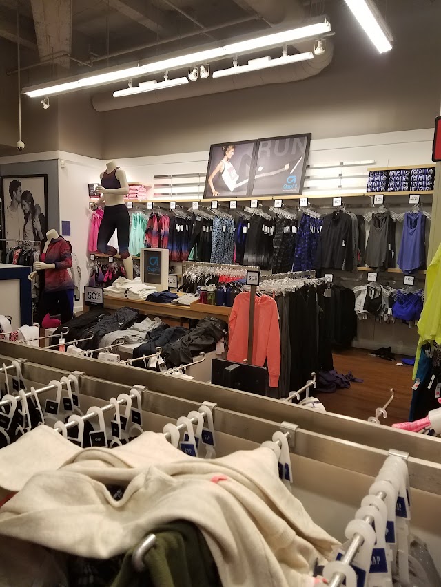 Gap Outlet