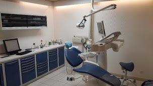 Photo n°2 de Docteur Isy Politi - Chirurgien-dentiste à Villefontaine (Dentiste pédiatrique)