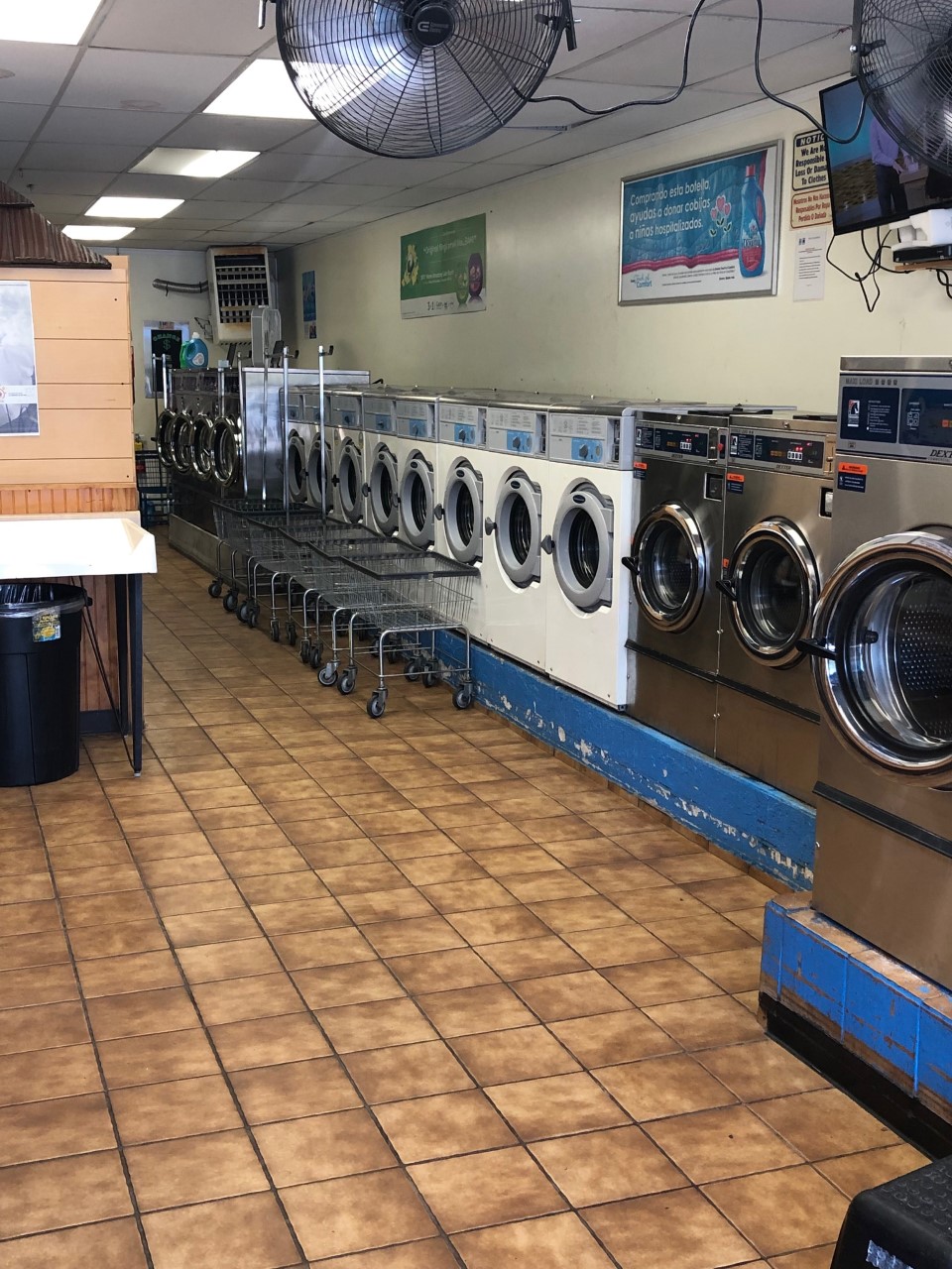 Wash N Go Laundromat storefront and entrance in Bay Shore