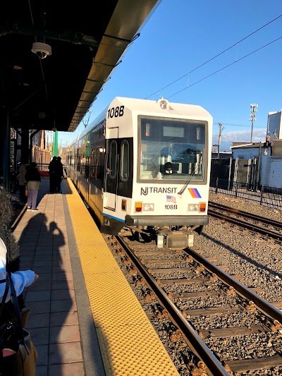 Silver Lake Light Rail Station