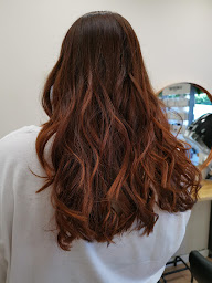 Photo n°39 de Laurent Coloriste Expert en Soins à Le Beausset (Salon de coiffure)