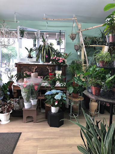 Littleton's Woodlawn Floral - Thumbnail
