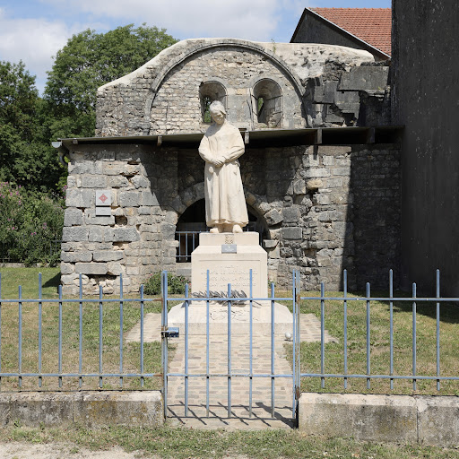 La maison des voûtes et le monument aux morts - Thumbnail