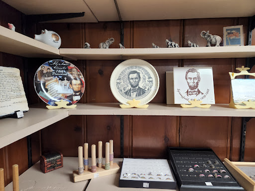 Mr Lincoln's Souvenirs & Gifts - Thumbnail