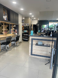 Photo n°17 de D.F.Coiffure à Taverny (Salon de coiffure)