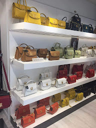 Photo n°11 de Arthur & Aston à Rouen (Magasin de maroquinerie)