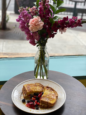 Q's Sandwich Shop by null