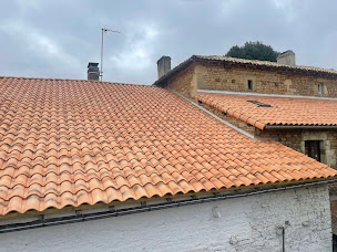 Photo n°2 de Entreprise Quick à Mairé-Levescault (Charpentier)
