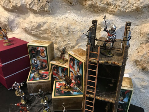 Figurines & Collections - Thumbnail