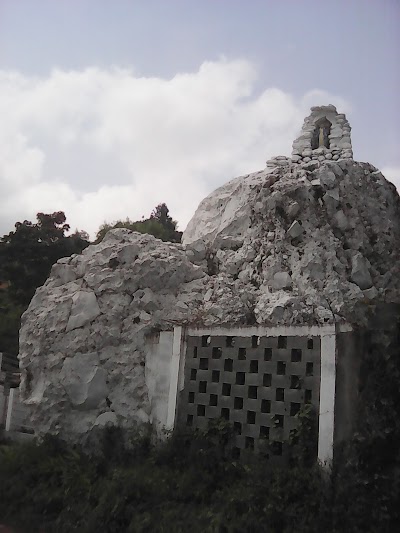 Photos of La Virgen de la Roca.