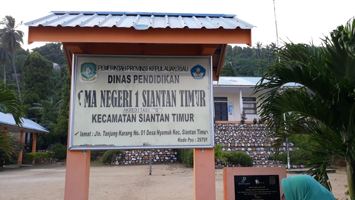 SMAN  1 Siantan Timur