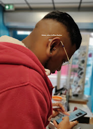 Photo n°33 de Mister John Coiffeur Barbier à Montluçon (Magasin d'articles de coiffure pour hommes)