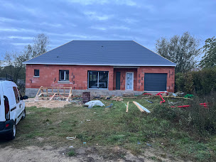 Photo n°13 de P.C couverture charpentier-couvreur Ramoneur recherche de fuite, Anti Mousse Peintres 45 Orléans Loiret Saint-Jean-De-Braye à Saint-Jean-de-Braye (Couvreur)