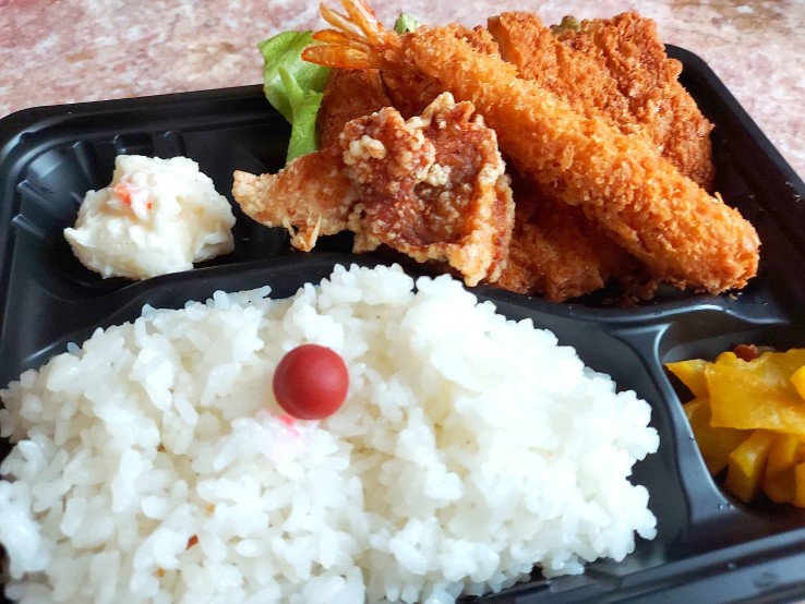 山ちゃん 唐揚げ&純カレーの店