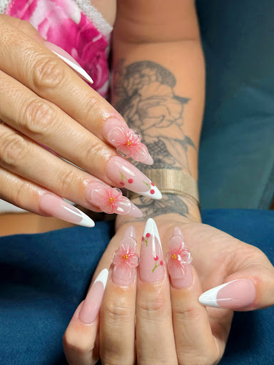 OMBRÉ UBUD NAILS STUDIO