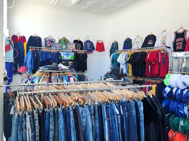 Weekend Vintage by null