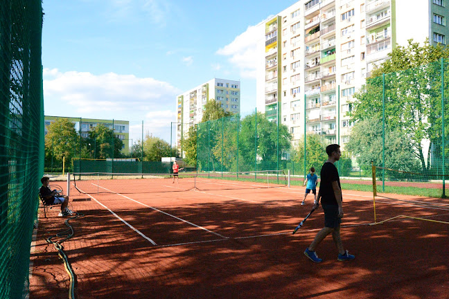 Korty tenisowe, Szkoła Tenisa Aktywni 44