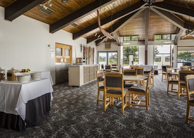 Photos of Four Canoes Hotel