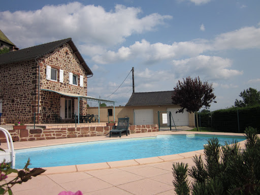 Photo de Les Collines Rouges: Gîte à la campagne, avec piscine, Vallée de la Dordogne, proche Gouffre de Padirac, Rocamadour, Corrèze