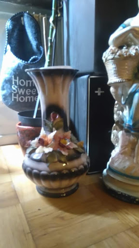 M. G Antique & curiosity - Thumbnail