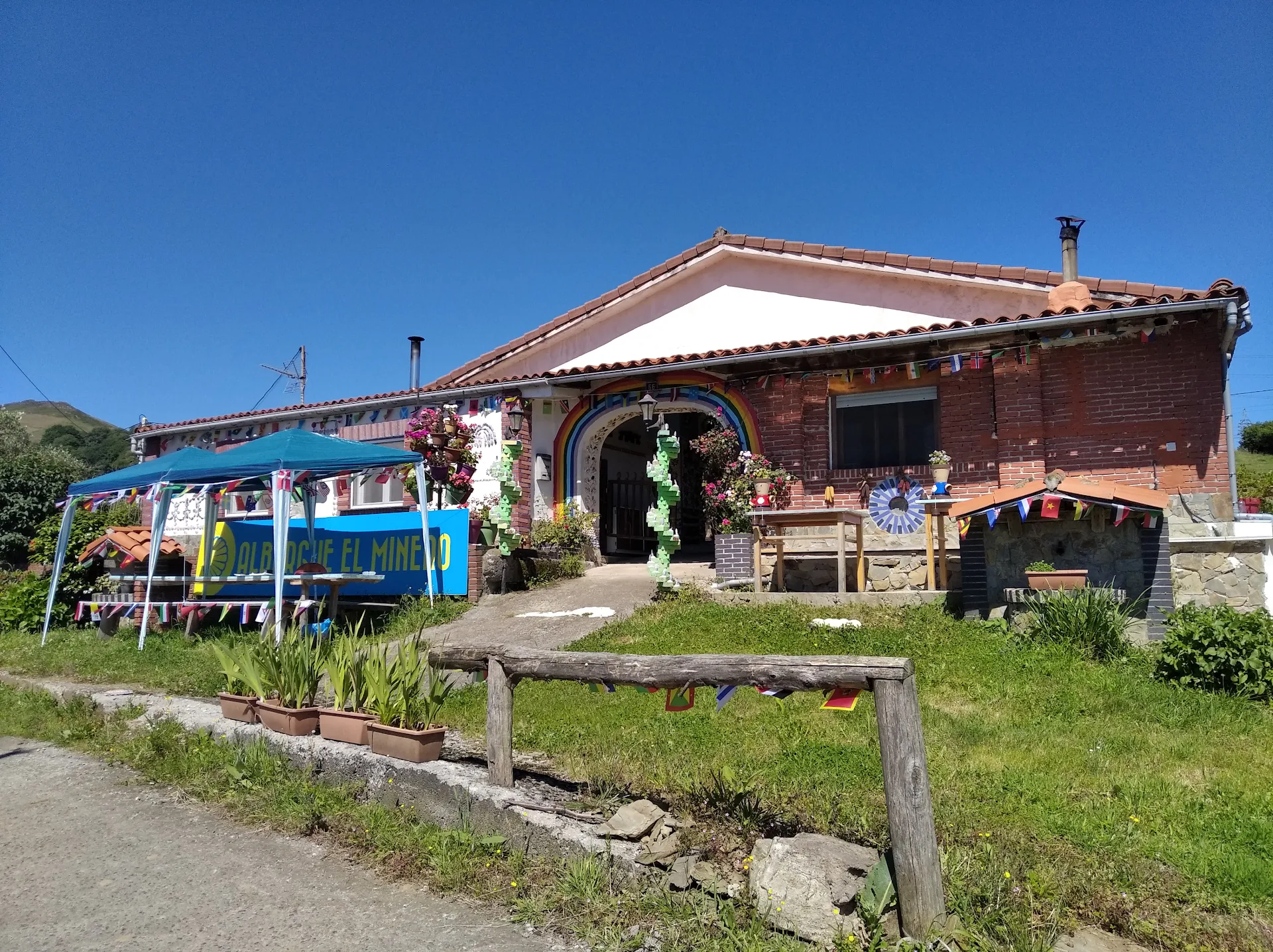 Albergue el Minero,(temporada baja),con reserva de 48 h.antes y grupos de 5 personas,
