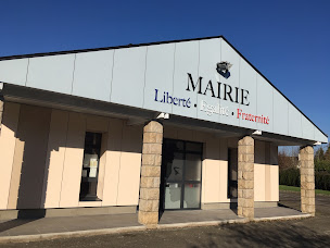 Photo n°1 de Mairie à Mézangers (Hôtel de ville)