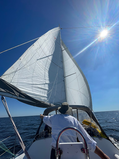 Whitecaps Sailing - Visual
