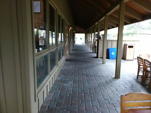 McDivots Cafe - Visual