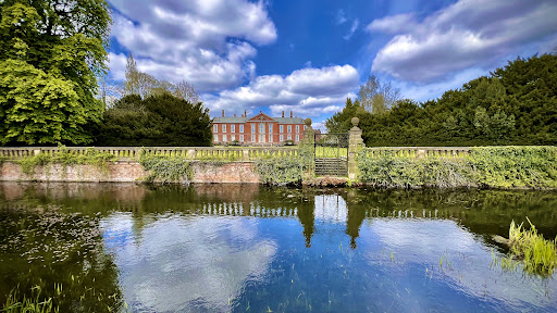 Bosworth Hall front lawn - Thumbnail
