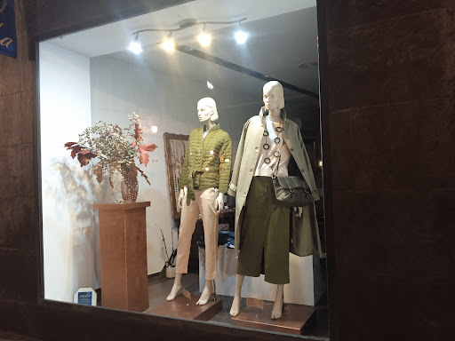 SAHA . Moda y complementos. - Visual