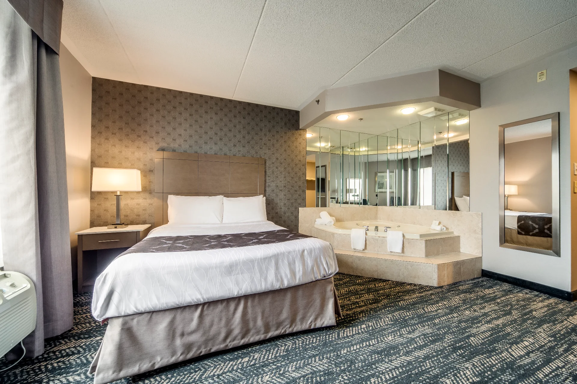 Monte Carlo Inn - Brampton Suites