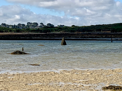 Menhir de Menozac’h (visible uniquement à marée basse)