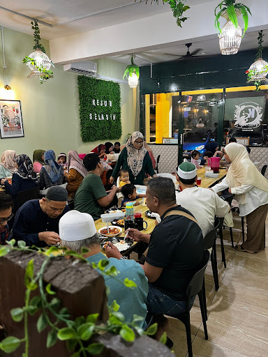 RESTORAN KESUM SELASIH