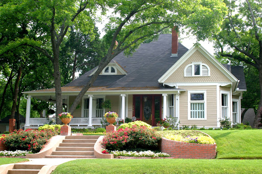Real Estate Brokers Bob and Teresa Kroll