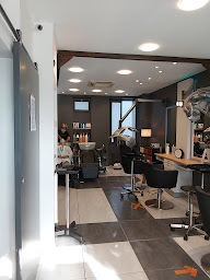 Photo n°18 de VOGUE COIFFURE à Melun (Salon de coiffure)