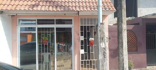 Alimentos para mascotas y desechables mmichel Logo